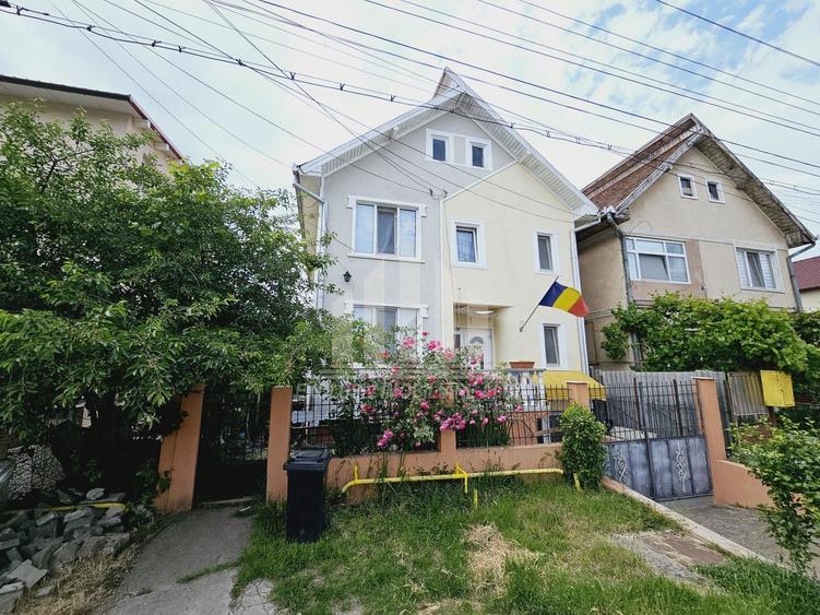 Casa individuala | De vanzare | 250 mp | 7 camere | Cetate