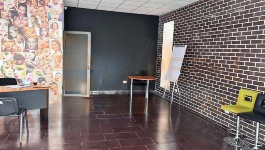 Gara, spatiu comercial din constructie, 218 mp.