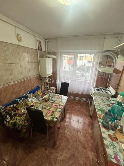Apartament 3 camere, Fetești , jud Ialomița , 77mp , decomandat, etaj 1 - 8