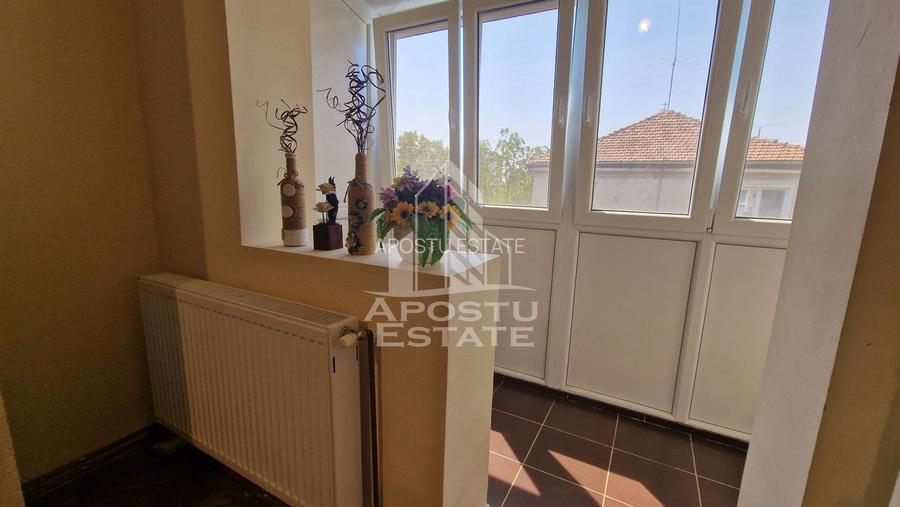 Apartament de vanzare cu 3 camere, centrala proprie, zona Dacia - 7