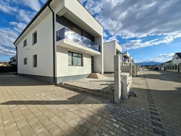 Casa moderna 4 camere 2 bai 2 balcoane si teren 140 mp in Arhitectilor