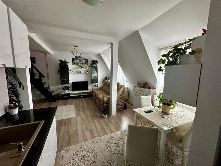 Apartament modern 3 camere la mansarda zona Semaforului