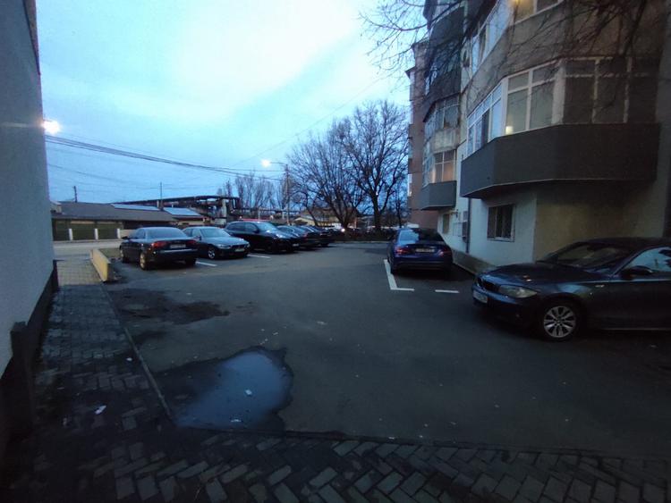 Spatiu comercial parter, 135 mp suprafata utila, Rovine