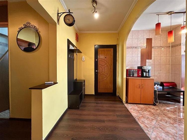 3 Camere decomandat zona GEPEX