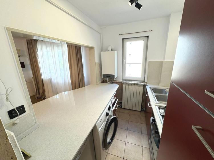 Apartament 4 camere, etaj intermediar, CT, AC, PVC, accept credit