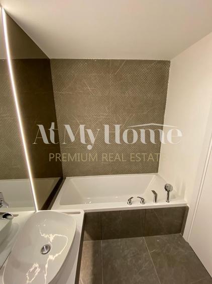 Apartament exclusivist cu 3 camere, terasă de 14 mp și 2 locuri de parcare