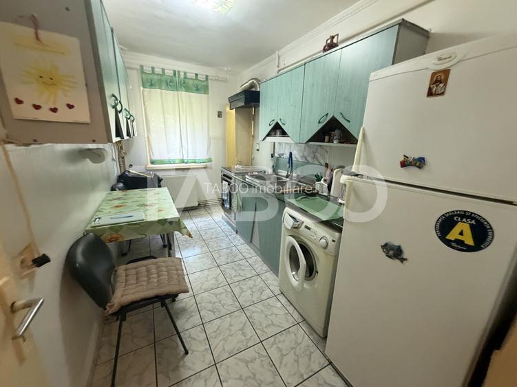 Apartament decomandat 2 camere parter boxa la subsol zona 1 Decembrie - 5
