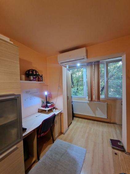 Apartament 3 camere, etaj intermediar, zona Șagului – Dâmbovița