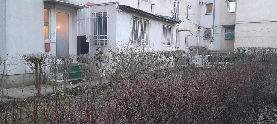 Apartament cu 3 camere, semidecomandat, situat la parter, în zona Tomis Nord