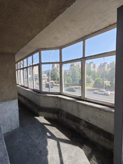 Apartament de vanzare, cu 3 camere spațios, etaj 1, zona Parcul Mara