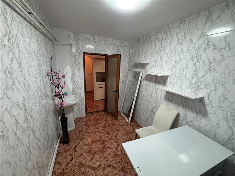 Sp comercial 36 mp, stradal, zona Sud