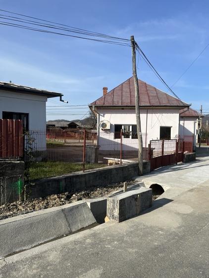 Casa -Spatiu comercial+teren-stradal