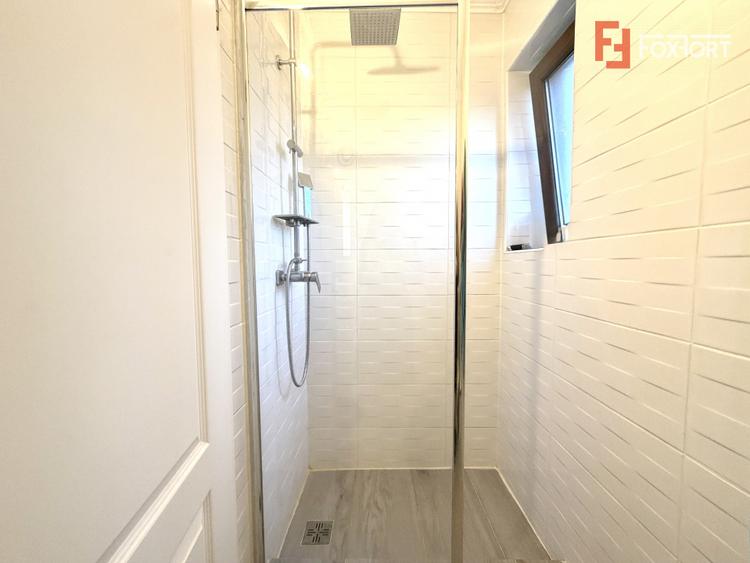 COMISION 0% Duplex despartit prin garaj, 5 camere, teren 660 mp in Sanandrei