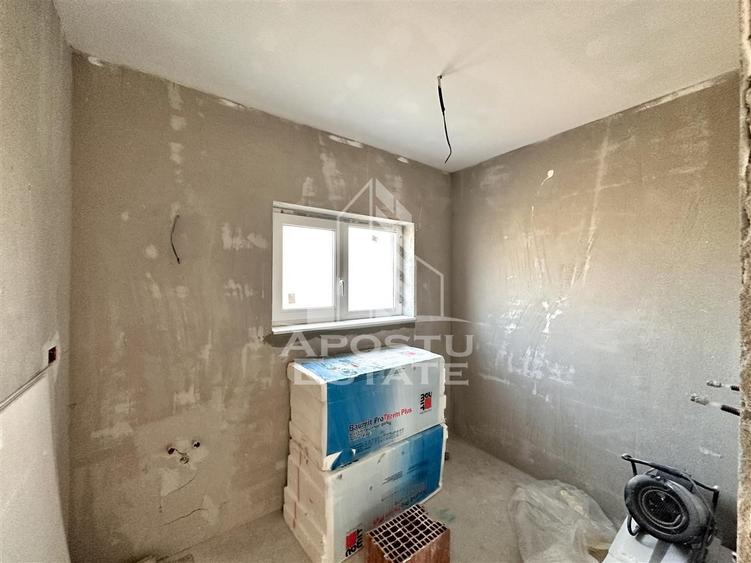Jumatate de duplex cu 5 camere de vanzare, despartit, Dumbravita