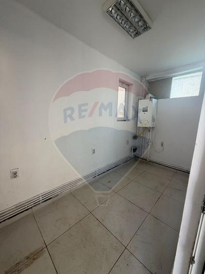 Spațiu comercial la casa in zona Uta