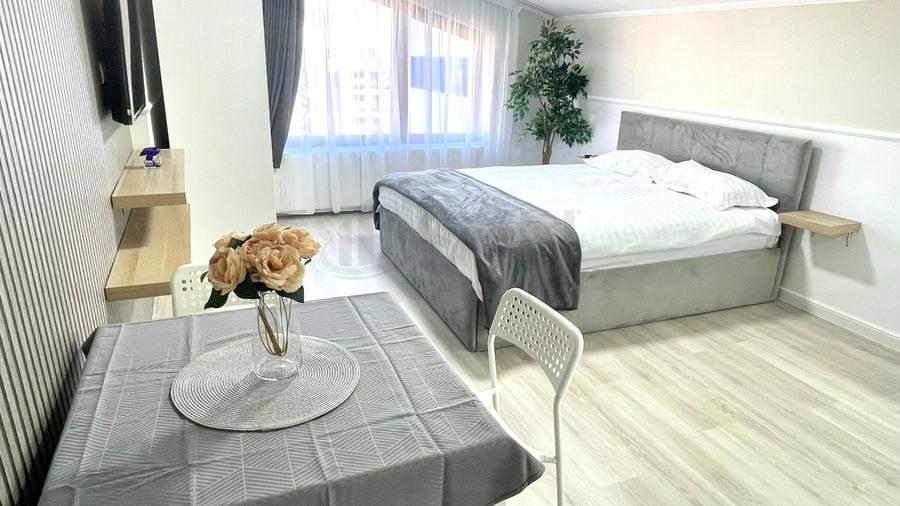 REA1020540 Apartament 8 camere Aviatiei decomandat