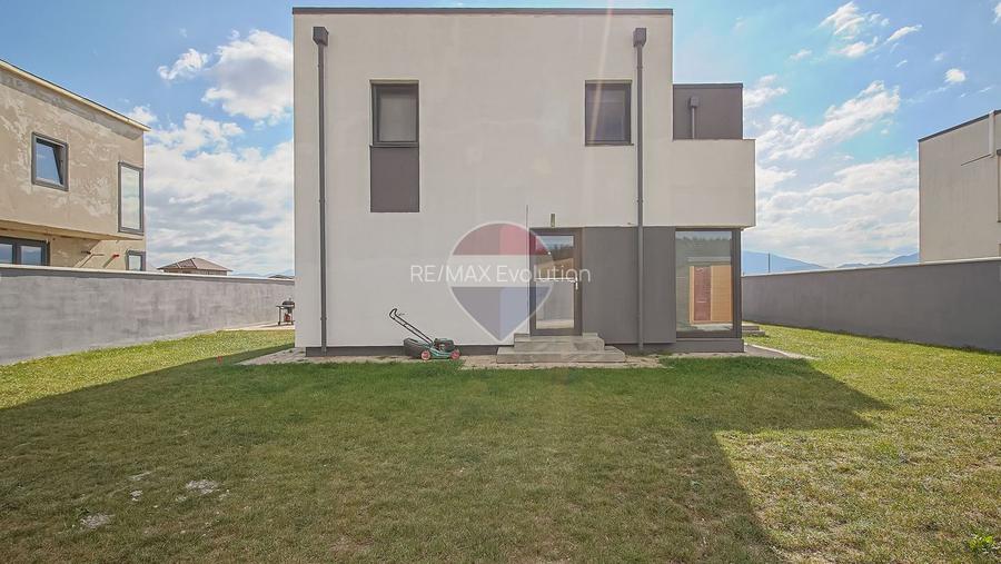 Casă cu 4 camere și teren de 500 mp, în Sânpetru – zona Lempeș