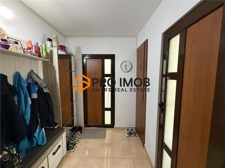 Apartament 3 camere cf 1 semidecomandat zona Micro 3