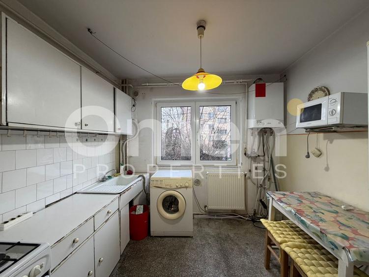 Apartament cu 4 camere, decomandat, etaj intermediar, garaj inclus, Victoriei
