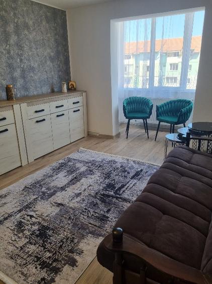 Inchiriez Apartament 2 camere semidecomandat ,sibiu,mihai viteazu