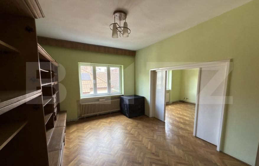 Apartament cu 5 camere, 143 mp, zona Centrala