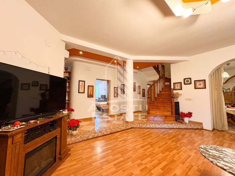 Casa pt. 2 familii, cu 9 camere, teren 832mp, Zona Girocului Timisoara