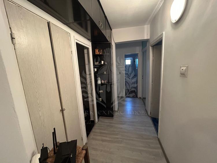 APARTAMENT 4 CAMERE //DECOMANDAT//MALU ROSU