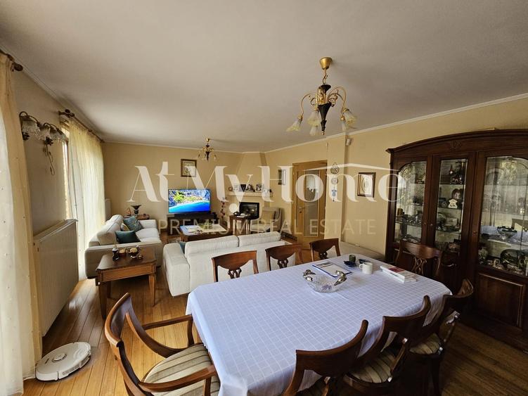 Vila de tip duplex in cartier cu teren de tenis si piscina comuna, Iancu Nicolae
