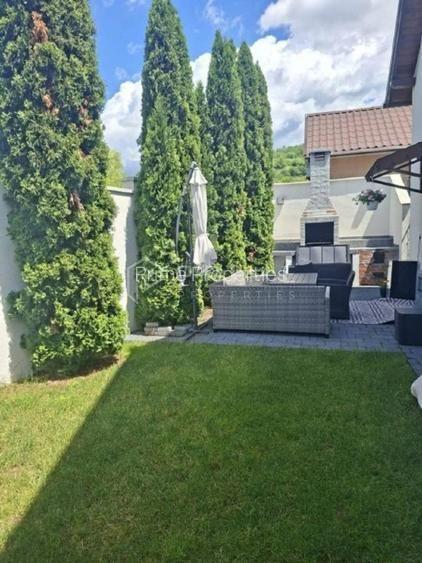 Vilă Individuală Generoasă(220 mp)cu Panouri Fotovoltaice 7 kW-Corunca