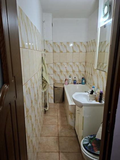 Garsonieră Gavana 3 , Decomandata / mobilată , finisaje medii!
