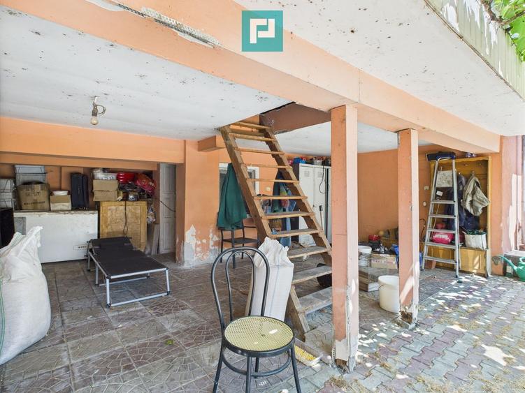 Casă cu 2 camere și teren de 1450 mp în Aradul Nou