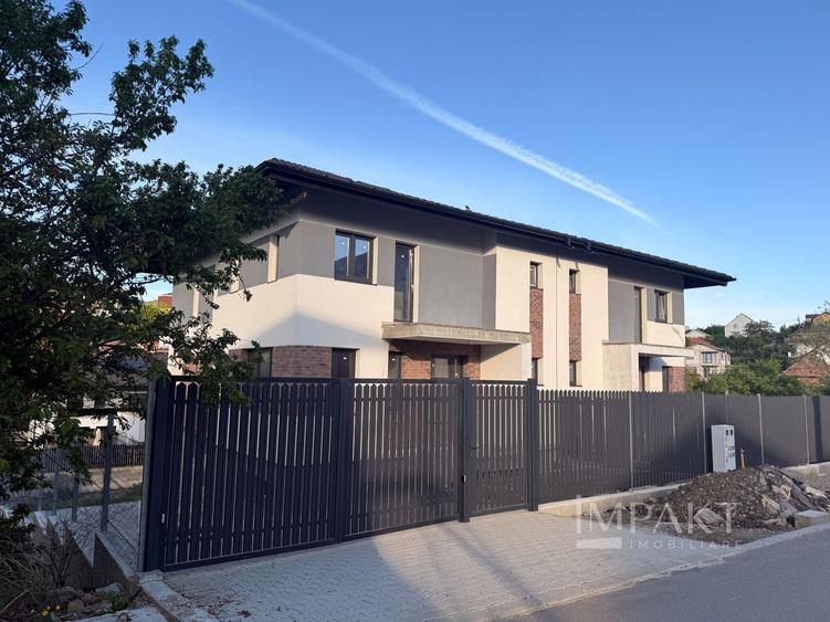 Casa cuplata cu garaj dublu, in Dezmir!