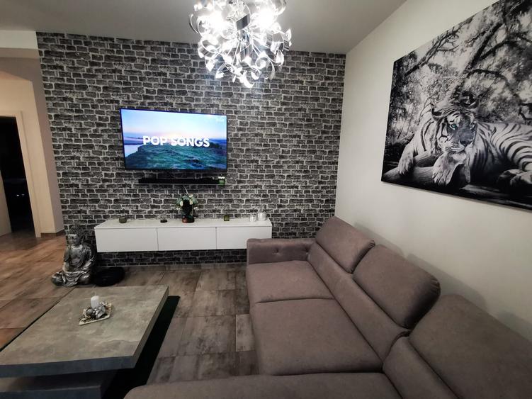 Casă tip înșiruită modernă de vânzare în Dumbrăvița