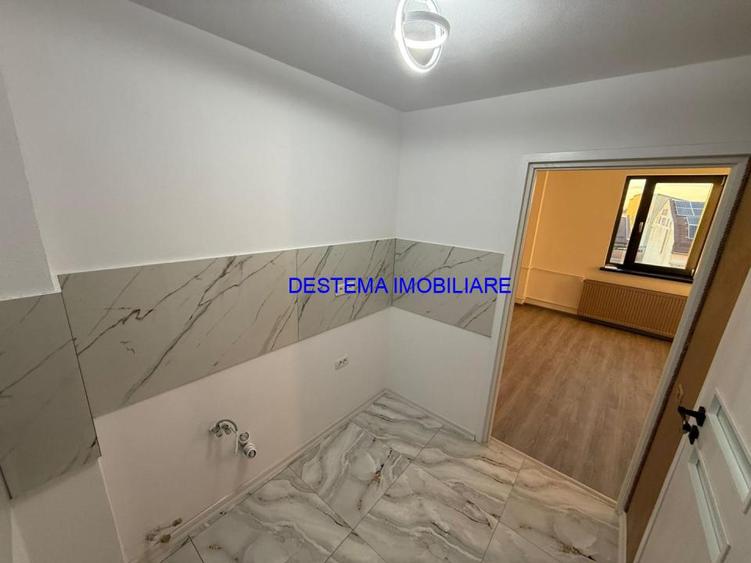 Garsoniera lux etaj 3, superba.