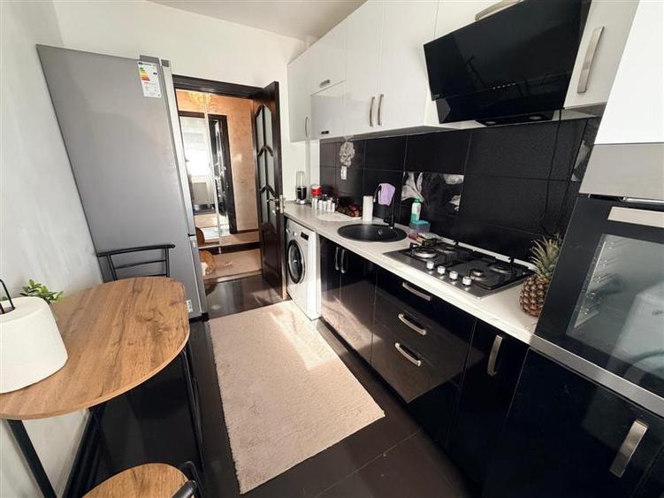 2 camere decomandat Galata, bloc nou