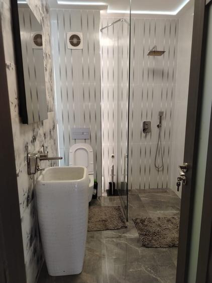 Casa 240mp zona Bradet mobilata utilata-SEMINEU 250000eur neg