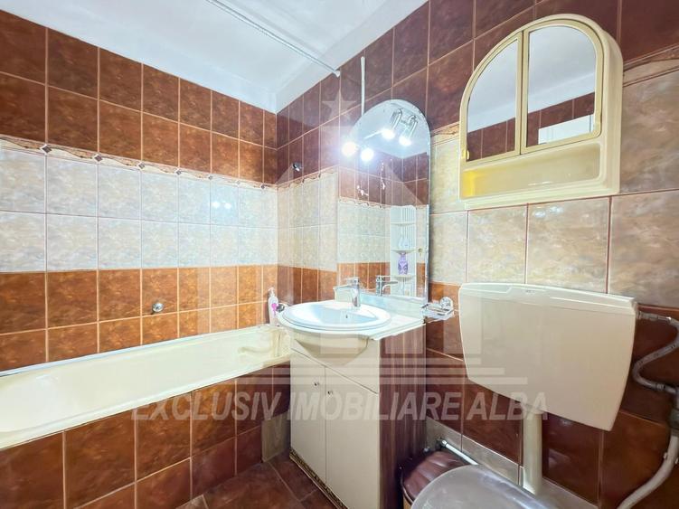 Apartament cu 3 camere | 2 bai | 69 mp | Cetate - Mercur