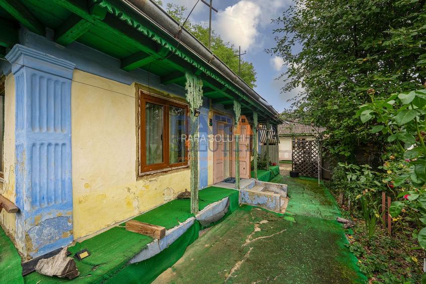 Casă interbelică + 3.060 mp intravilan, Trifești, 7,9 km de Roman