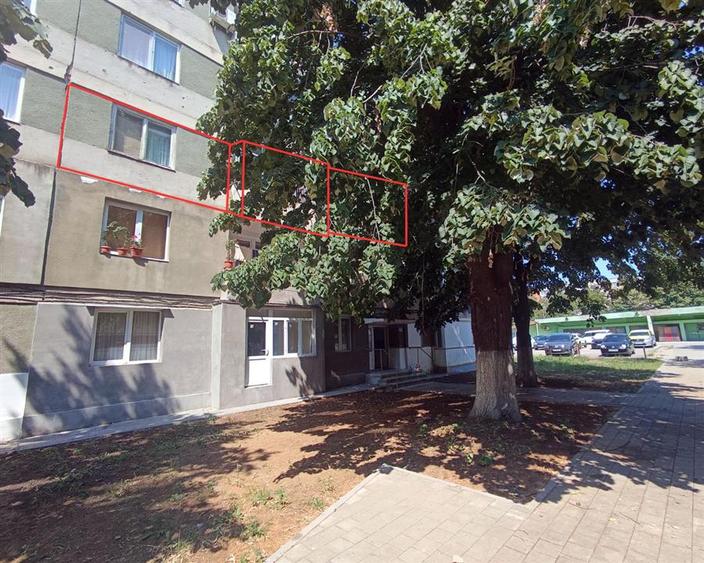 Apartament 3 camere etaj 2 in Moldova Noua