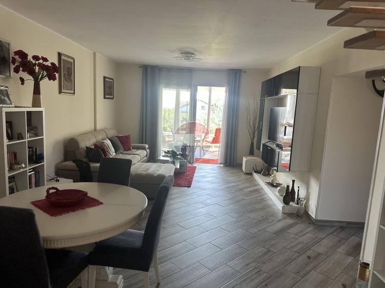 Casă / Vilă cu 7 camere de vânzare Izvoare