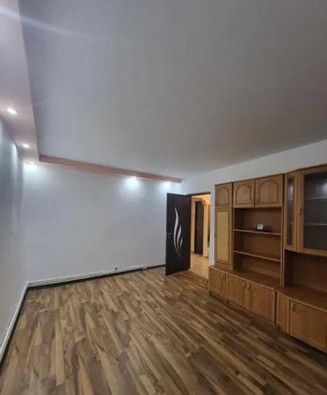 Apartament decomandat cu 3 camere, zona Inel II-nemobilat