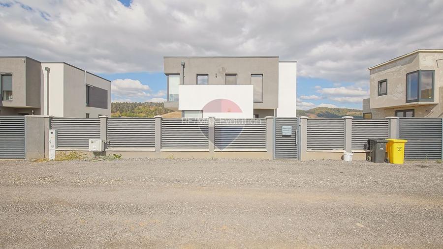 Casă cu 4 camere și teren de 500 mp, în Sânpetru – zona Lempeș