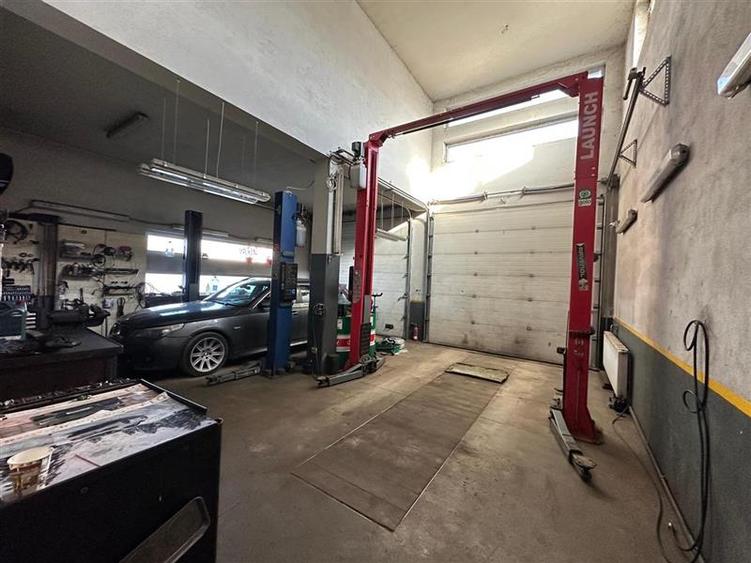 Spatiu cu 4 elevatoare pentru SERVICE AUTO