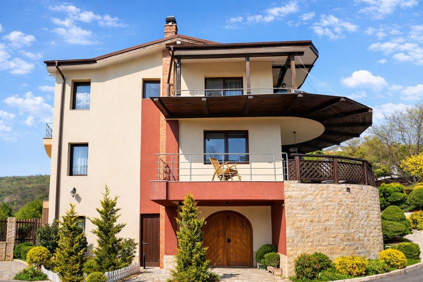Vilă elegantă, 7 camere, cu sală de fitness și saună — Bucium, Iași