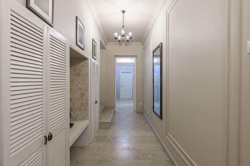 Proprietate in vila cu 2 familii, 4 camere, garaj, finisaje moderne