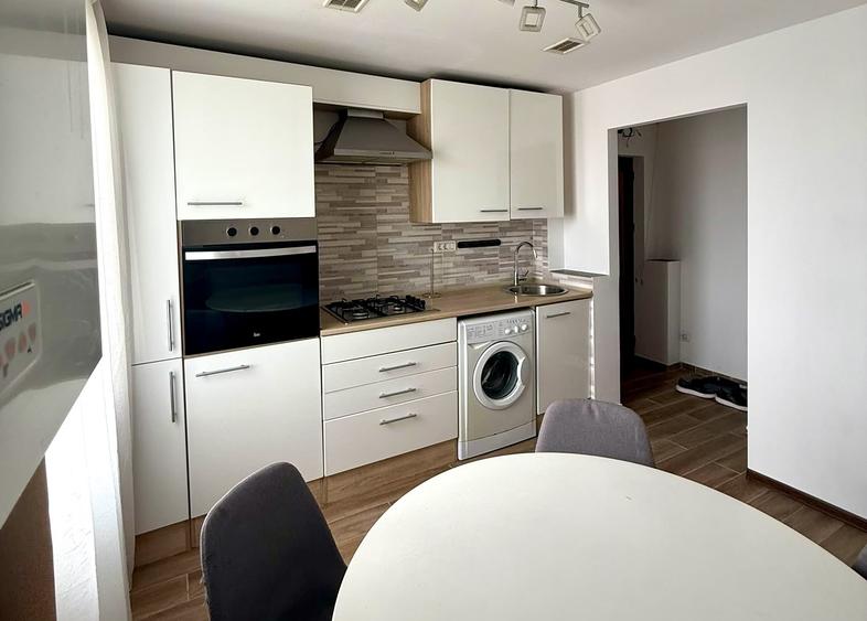 Apartament 3 camere, 60 mp utili, mobilat - central