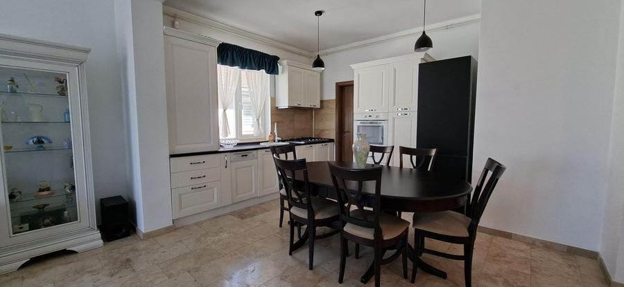 Apartament mobilat si utilat cu 2 locuri de parcare