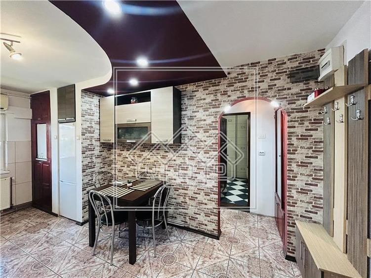 Ap decomandat, renovat, 2 camere, 2 balcoane - aer conditionat