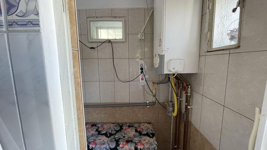Apartament spațios cu două camere, etajul 4 cu acoperiș.