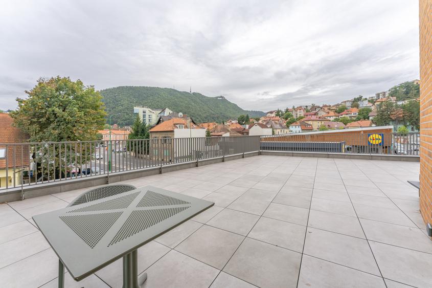 Apartament 4 camere cu terasă 104 mp și priveliște spre Tâmpa
